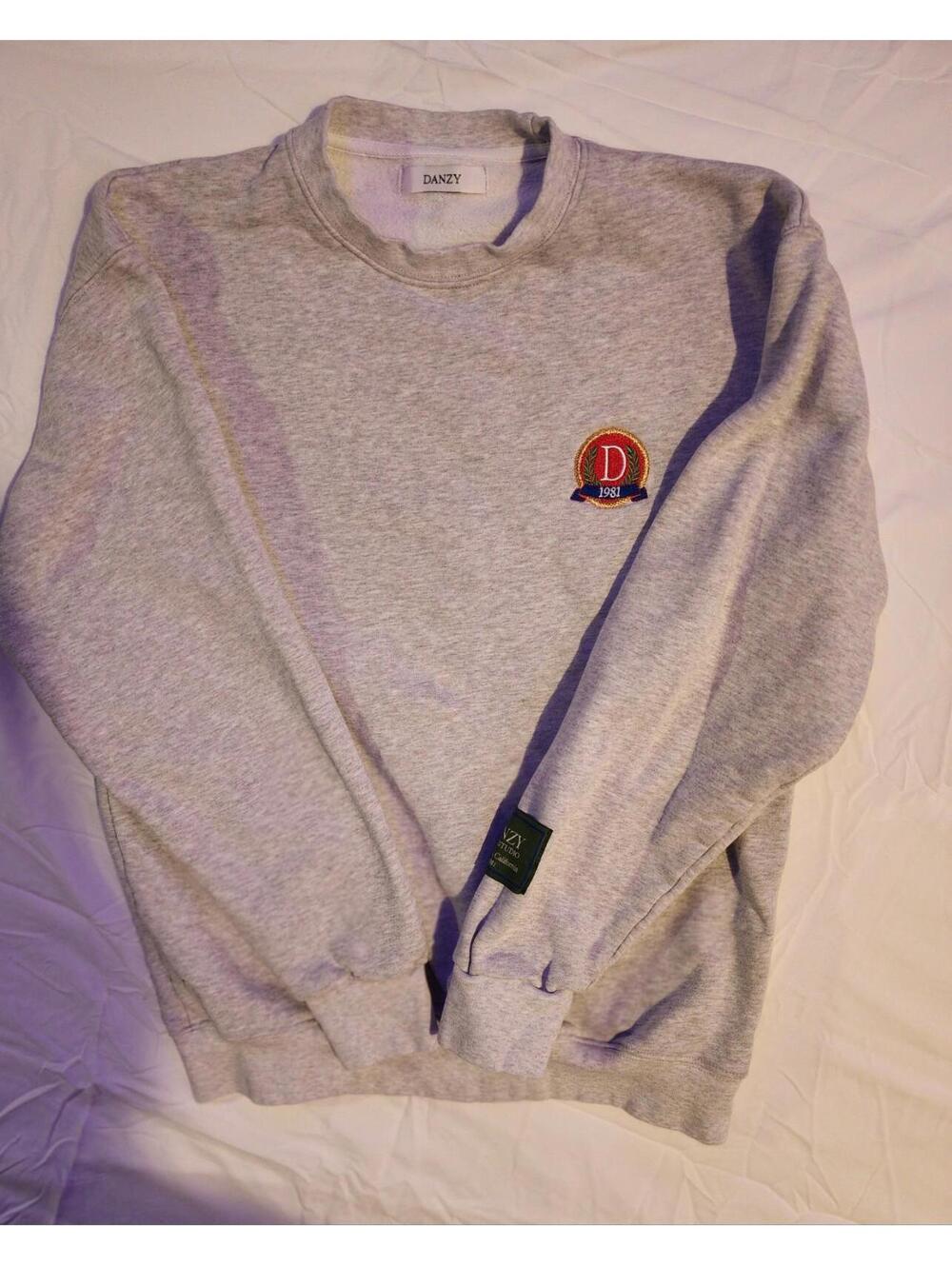 Danzy Womens Grey Midweight Sweatshirt. In Excellent Condition Size Small